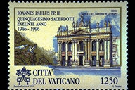 Basilica di San Giovanni - (12.10.1996) - Il francobollo raffigura la Basilica di San Giovanni in Laterano a Roma, sede del Vescovo della Citt Eterna. In alto, a sinistra la scritta Ioannes Paulus P.P. II - Quinquagesimo Sacerdotii exeunte Anno 1946-1996; in basso, le chiavi decussate sormontate dal triregno, la scritta Citt del Vaticano ed il valore. Policromo.