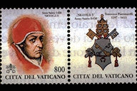 Niccol V - (24.3.1998) - Effigie di Niccol V. Il Pontefice nel 1450 celebro' il Giubileo con solennit e grande partecipazione popolare. In alto, la scritta Anno Santo 1450 e il nome del Papa. In basso, la scritta Citt del Vaticano ed il valore. A destra del francobollo si trova la bandella raffigurante lo stemma del Pontefice. Policromo.