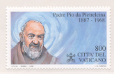 Ritratto di Padre Pio. In alto, la scritta Padre Pio da Pietrelcina 1887 - 1965. In basso, le chiavi decussate sormontate dal triregno, la scritta Città del Vaticano ed il valore. Policromo